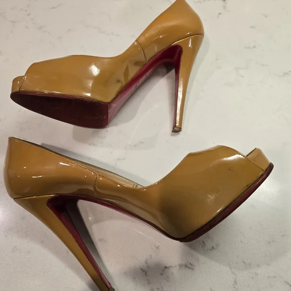 Authentic Christian Louboutin Tan Beige Patent Leather Very Prive Pumps Size 37 - Picture 4 of 11